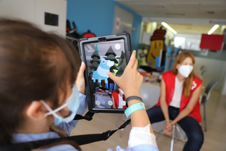 Can Ruti incorpora tauletes amb realitat augmentada pels infants ingressats a Pediatria