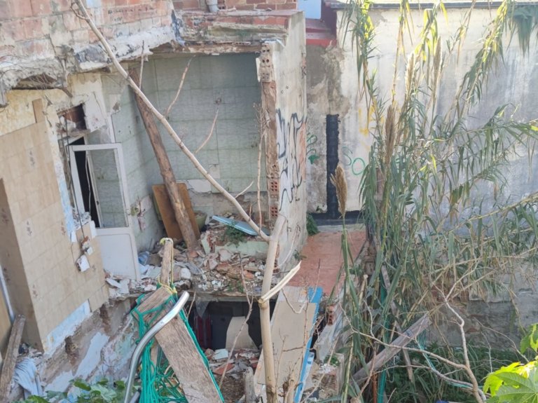 Alerten de l’ocupació d’un edifici ruïnós a la Morera