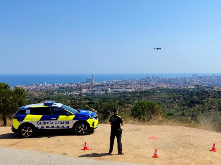 La Guàrdia Urbana patrulla amb dron la Serralada de Marina per evitar incendis