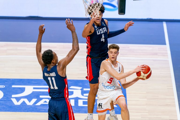 El base de la Penya Conrad Martínez, plata al Mundial U17