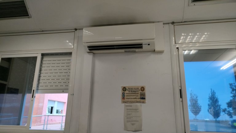La Guàrdia Urbana treballa amb l’aire acondicionat espatllat a comissaria