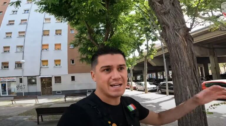 Un famós YouTuber dedicat als ‘barris perillosos’ fa un vlog sobre Sant Roc