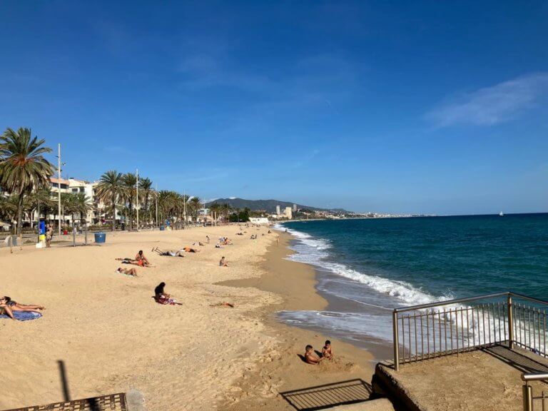 Comença la temporada de bany a les platges: aquest dissabte 1 de juny s’inicia oficialment