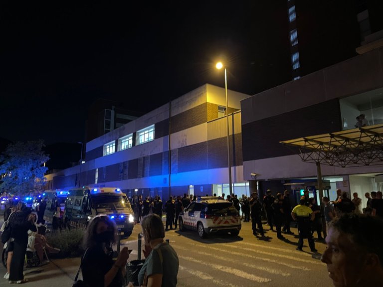 Tres detinguts i dues armes de foc intervingudes per una baralla a l’interior de Can Ruti
