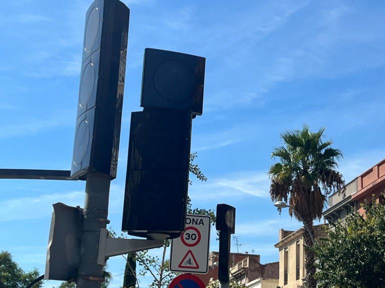 Alguns semàfors de Badalona no funcionen des de fa dies