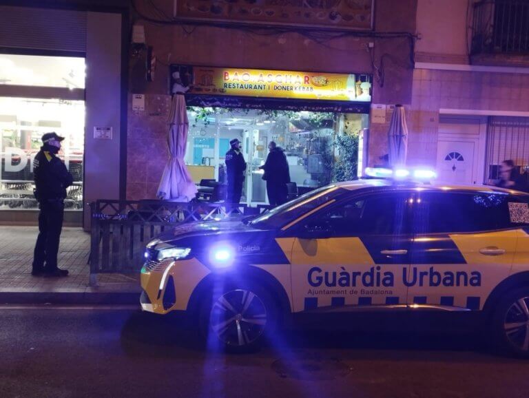 La Guàrdia Urbana intervé un restaurant assegurant que exercia il·legalment com a taller mecànic