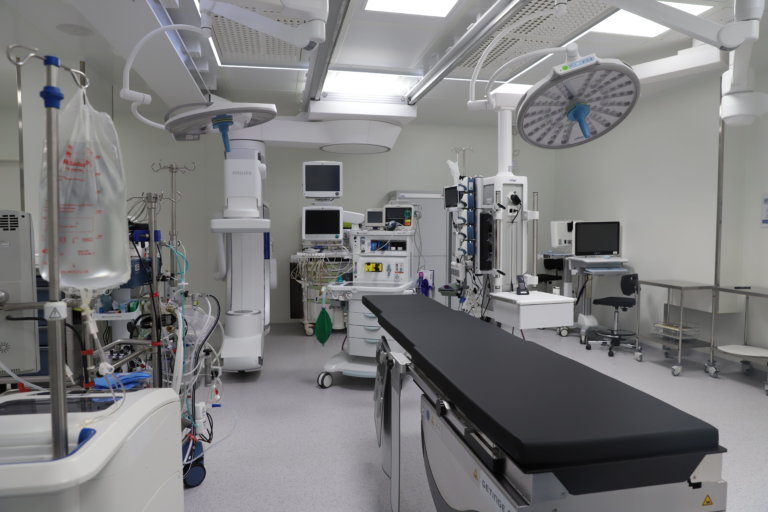 L’Hospital Germans Trias aposa en marxa un segon quiròfan híbrid  