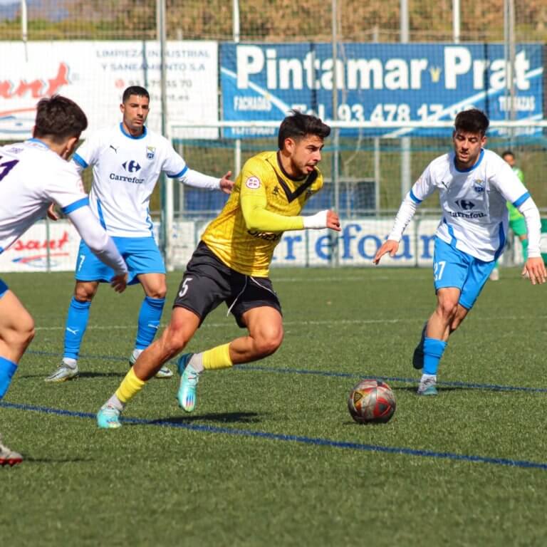 El Badalona apunta a play off (0-2)