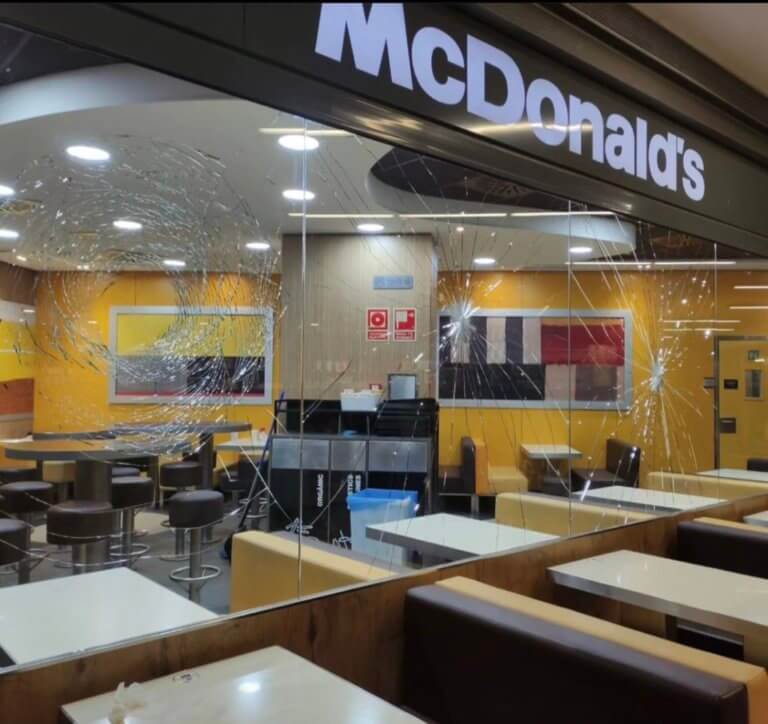 Investiguen per terrorisme jihadista l’autor de l’atac amb una destral al McDonald’s