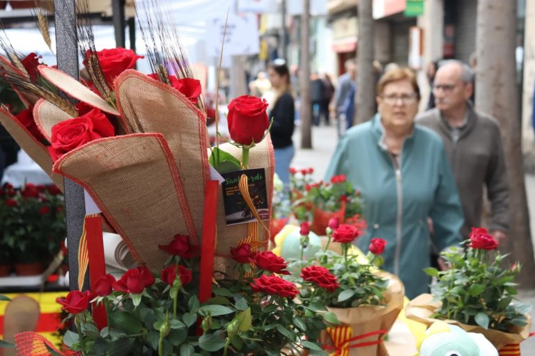 De la llavor fins a la  persona estimada: d’on provenen les roses que es vendran aquest Sant Jordi?