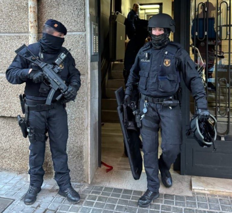 Un detingut a Badalona en un dispositiu dels Mossos contra un grup que feia assalts violents en vies ràpides