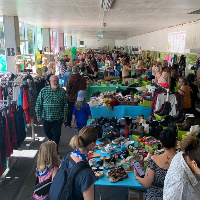 Més de 10.000 visiten el 21è Mercat Solidari de Badalona