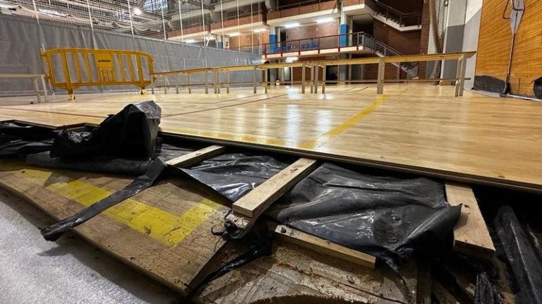 El tancament de cinc poliesportius dificulta la planificació dels equips