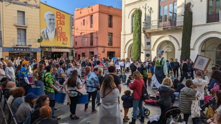 Les famílies del Ventós Mir es mobilitzen a la Plaça de la Vila dilluns 16 de setembre coincidint amb el Ple