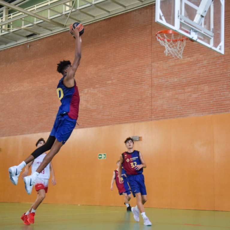 El cadet del Barça vola per sobre dels seus rivals al TCI del Sant Josep