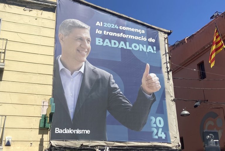 Dolors Sabater porta Albiol als tribunals pel pressumpte incompliment de l’ordenança de publicitat per la seva pancarta gegant a la Plaça de la Vila