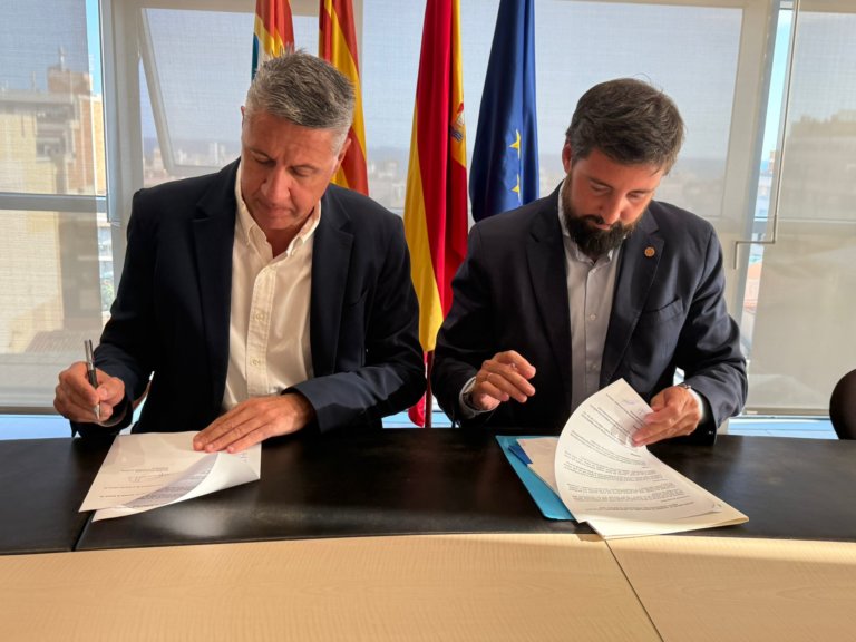 Ni els companys del grup municipal ni l’executiva del PSC sabien que Carrera marxava a Nova York amb Albiol
