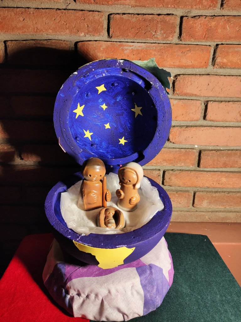 El Nadal reforça el sentiment comunitari de Sant Roc, que fa 38 anys que ofereix la mostra de pessebres