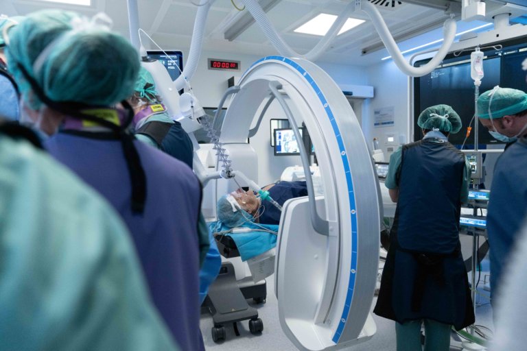 L’Hospital Trias i Pujol estrena el primer robot endoscòpic pulmonar de tot l’Estat