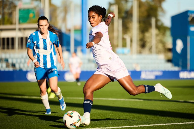 El Levante Badalona perd en el debut d’Ana Junyent a la banqueta