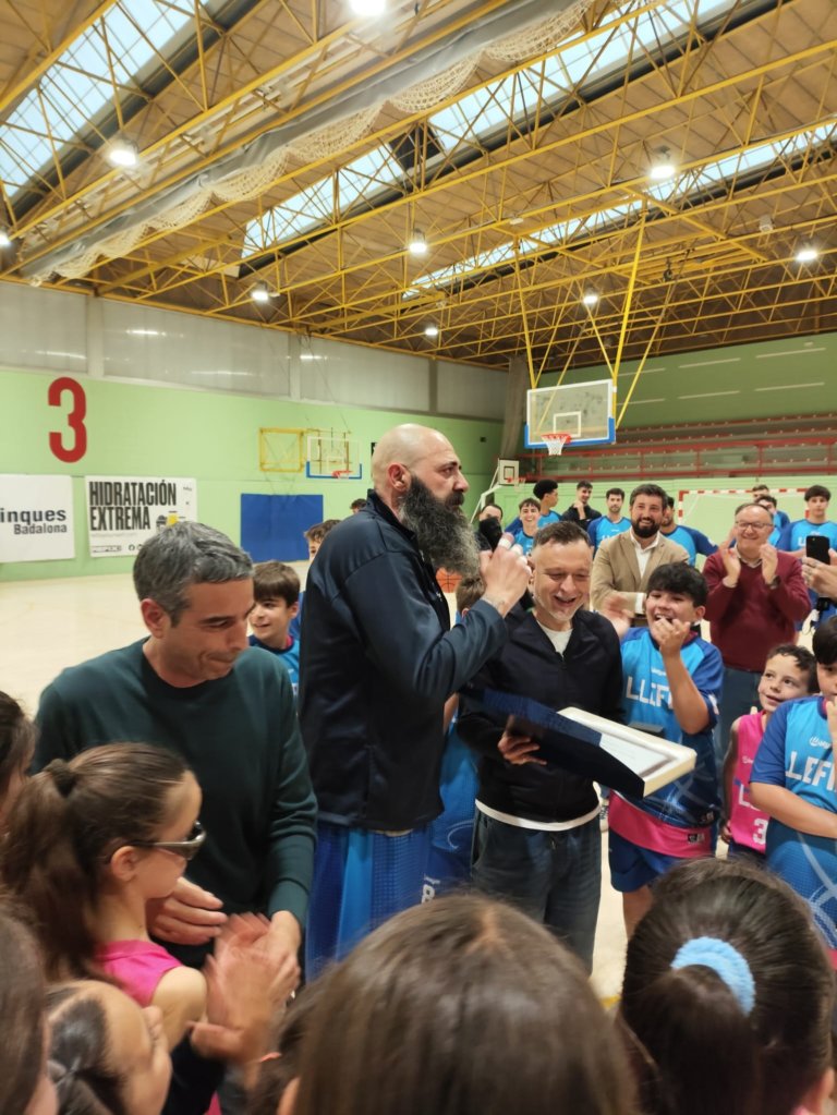 La Minguella guanya el derbi masculí, Llefià el femení, en el comiat de Marcos Morales