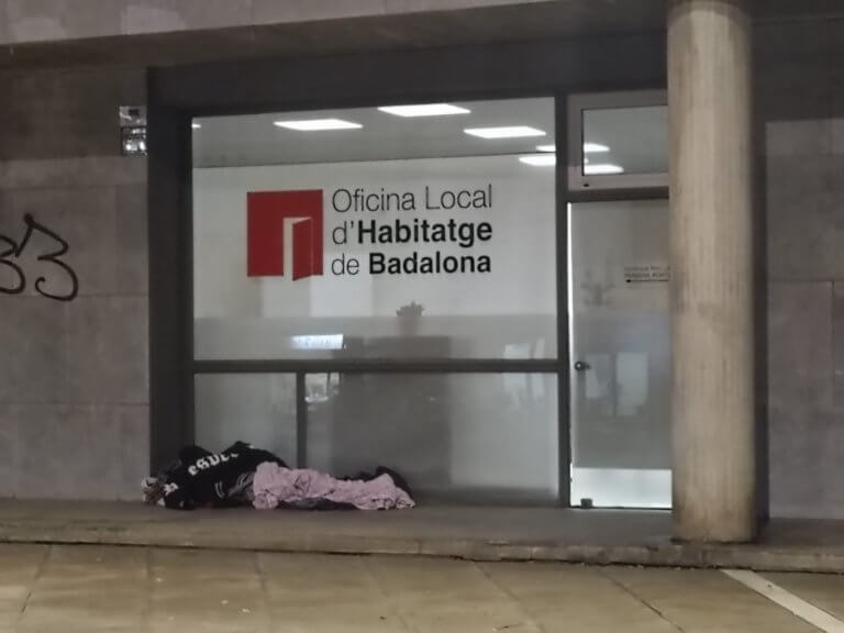 El recompte de les persones sense llar de Badalona es farà el  6 de maig, sense col·laboració de l’Ajuntament