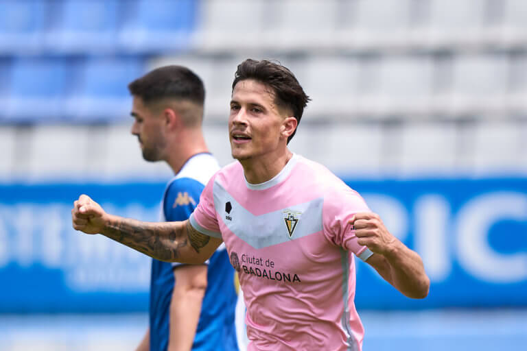Un hat-trick de Dani Homet fa acaronar el play off al Badalona