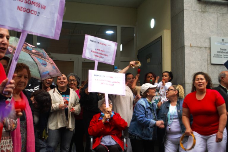Les treballadores de la residència de gent gran de Llefià fan una crida al sector a denunciar la seva precarietat