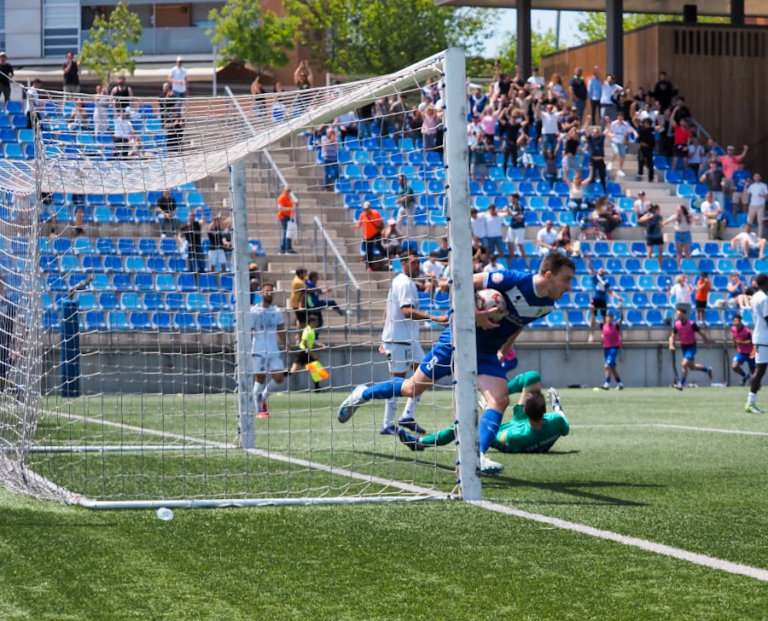 El Badalona mereix més a l’anada contra l’Atlètic Lleida (2-2)