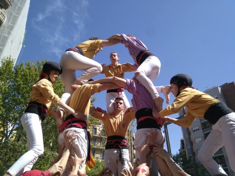 Diumenge de castells, dansa i sardanes amb passejada per la Fira de l’Arrop i jocs a Xerinola