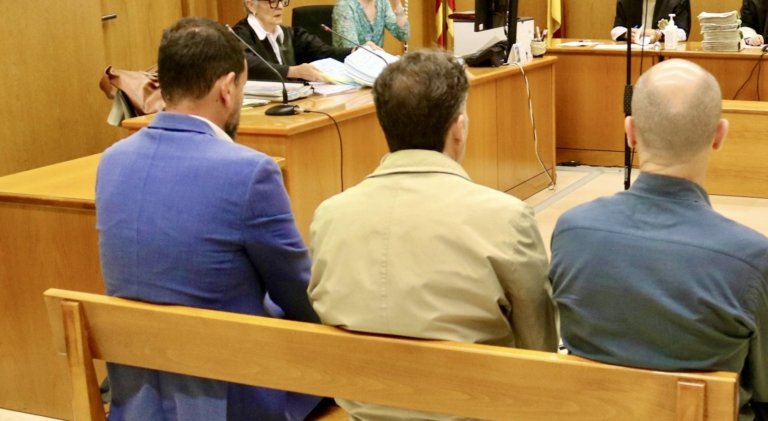 “Hi ha una primera signatura que inicia el procediment i una final que el tanca, que és la meva”, manté Guijarro davant del Tribunal