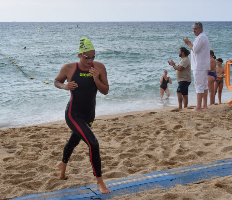Guillem Pujol i Clàudia Giralt, campions de la 74a Travessia Nedant a Badalona
