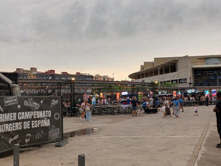 Avui, benvinguda institucional al concurs d’hamburgueses que acaba d’obrir les portes