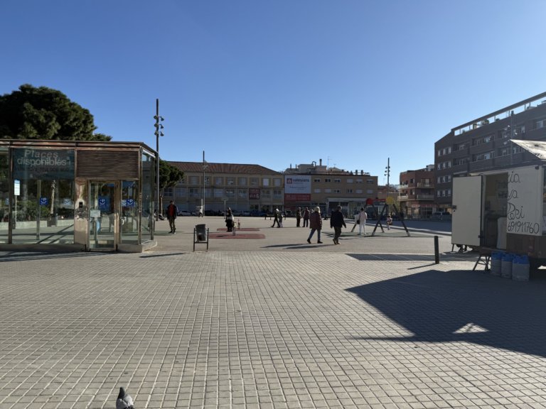El quart mercat dels “encants” de Badalona queda situat a Països Catalans