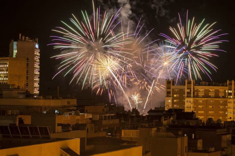 Demà, a les 18h les campanes de Santa Maria obren la Festa Major de Badalona, que endarrereix els focs a les 23h