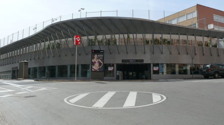 El tancament d’un dels espais de la Ronda per l’impagament de l’Ajuntament, reviu la rehabilitació pendent dels locals del metro