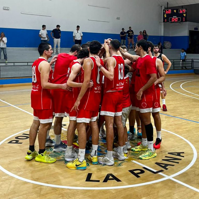 Maristes Ademar converteix La Plana en un fortí