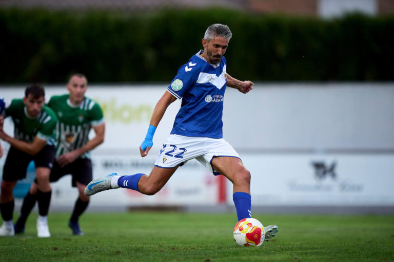 El Badalona comença la lliga amb victòria al camp del Peralada (0-1)