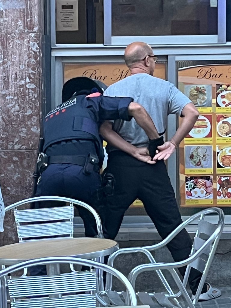 El resultat del Pla Kanpai d’aquesta matinada aboca que cada persona identificada acumula tres antecedents