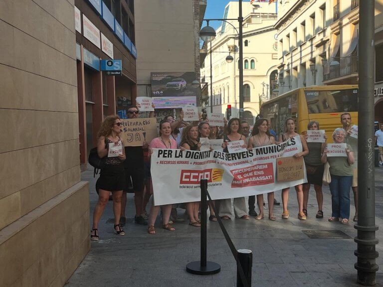 Els professionals de Badalona Comunicació esclaten i sumen denúncies d’ingerència professional a les reivindicacions laborals