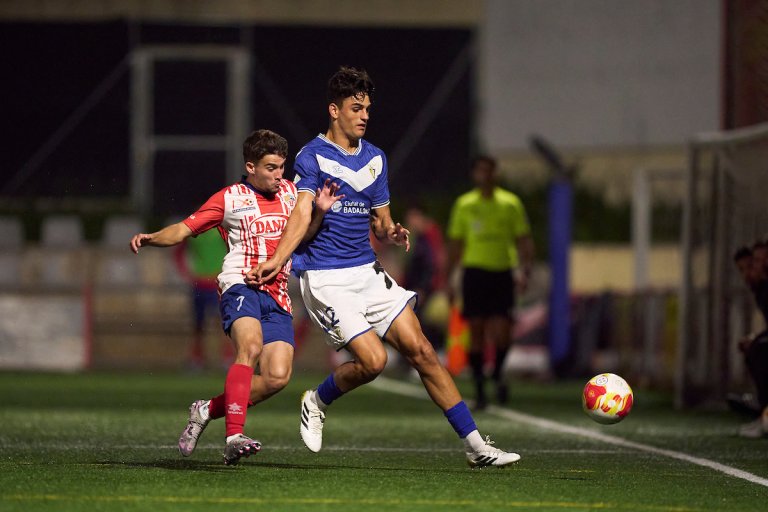 L’olfacte golejador d’Óscar Gómez lidera la remuntada del Badalona a Vilassar
