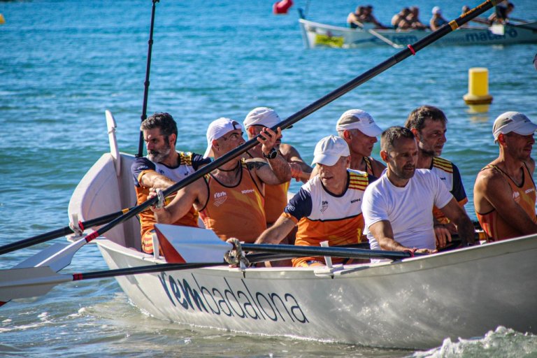 Els equips badalonins de rem debuten a la Lliga Catalanada de llagut