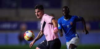 El Badalona perd el seu primer partit de lliga a Vilanova (2-1)