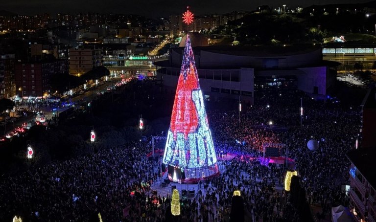 Un espectacle de circ i acrobàcies aèries encendrà dissabte el con metàl·lic de Nadal