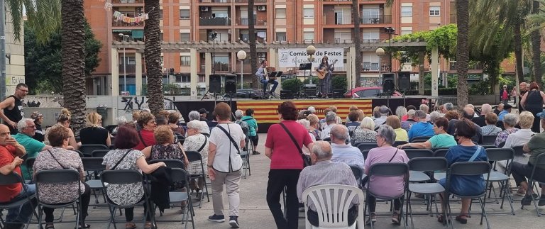 L’Ajuntament ensenya les entitats a fer una instància per ocupar la via pública