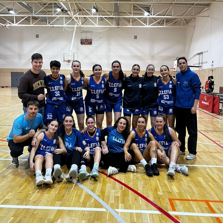 L’equip femení de Primera Catalana del JJ Finques UB Llefià suma una victòria d’or a Vic