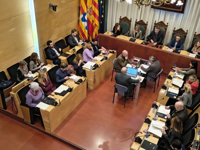 Albiol premia l’abstenció d’ERC i l’ofereix introduir “tres inversions realistes” en els comptes del 2026