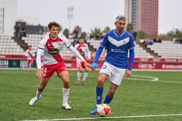 Aliaga evita la victòria del Badalona a la Feixa Llarga (0-0)