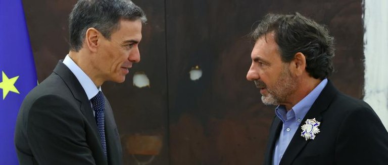 Òscar Camps rep l’Orde del Mèrit Civil de mans de Pedro Sánchez