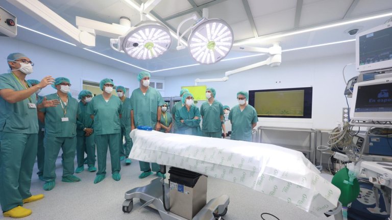 Salvador Illa inaugura sis quiròfans nous que posicionen l’Hospital Germans Trias com un centre de referència internacional